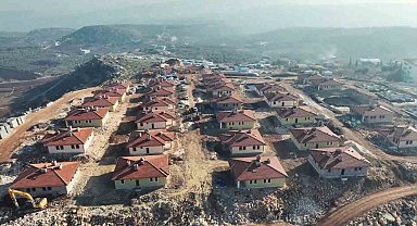 Altınözü'nde kırsal afet konutları yükselmeye devam ediyor