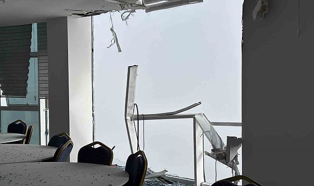 Ambulans helikopterin çarptığı hastanenin içi görüntülendi