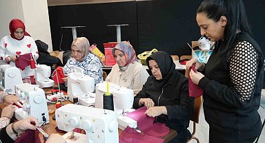 Anneler güçlerini birleştirdi, dikecekleri yastıklarla özel bireyleri mutlu edecekler