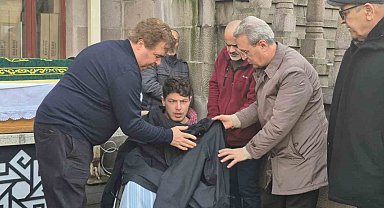 Annesinin tabutuna son bakışı yürekleri dağladı