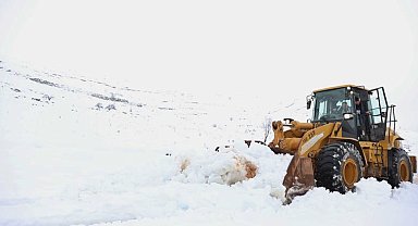 Antalya Büyükşehir Belediyesi'nin karla mücadelesi sürüyor