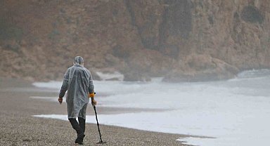 Antalya'da 'turuncu kod'un define avcıları iş başında