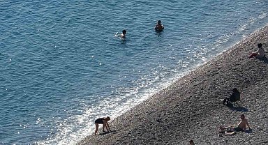 Antalya'da aralık ayında yazdan kalma günler yaşanıyor