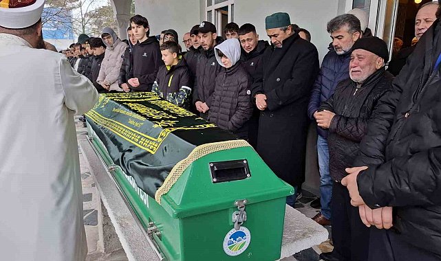 Antalya'da otomobilin çarptığı genç, memleketi Sakarya'da son yolculuğuna uğurlandı