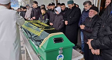 Antalya'da otomobilin çarptığı genç, memleketi Sakarya'da son yolculuğuna uğurlandı