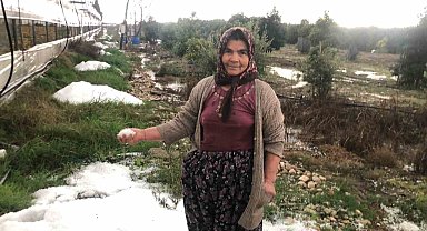 Antalya'da sağanak yağmur sonrası dolu yağdı