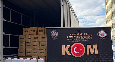 Antalya'da yılbaşı öncesi 108 bin şişe kaçak içki ele geçirildi