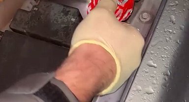 Aracın motorundan uyuşturucu çıktı