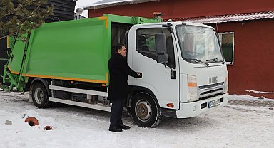 Ardahan Belediyesi'ne yeni çöp kamyonu hibe edildi