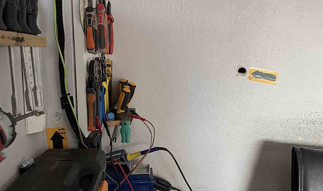 Arnavutköy'de motosikletli 2 kişi işyerine kurşun yağdırdı, o anlar kamerada
