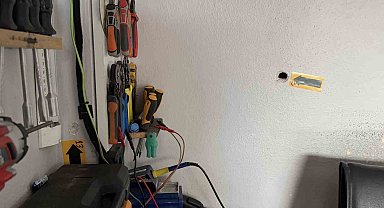 Arnavutköy'de motosikletli 2 kişi işyerine kurşun yağdırdı, o anlar kamerada