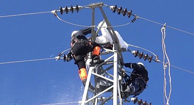 Artvin'de elektrik arıza ekipleri zorlu kış şartlarına meydan okuyor