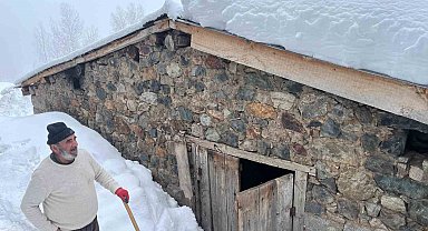 Artvin'in Bıçakçılar köyünde kış zorluklarla geçiyor: Kar kalınlığı 3 metreyi aştı
