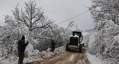 Artvin'de kar köylere ulaşımı kesti