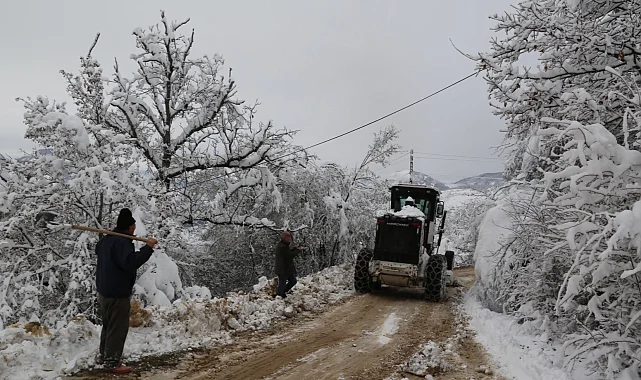 Artvin'de kar köylere ulaşımı kesti