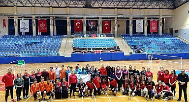 Aydın'da gençler badminton il birinciliği heyecanı yaşandı