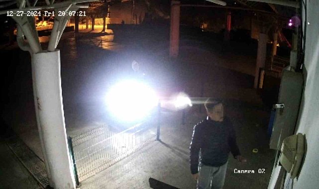 Aydınlatma sistemine çomak sokup, kamu malını bozdular