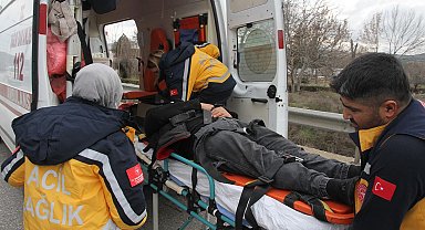 Aynı yöndeki otomobile çarptı: 1 yaralı