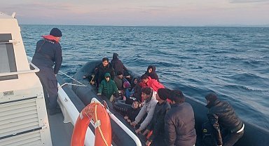 Ayvalık açıklarında 16'sı çocuk 31 göçmen kurtarıldı