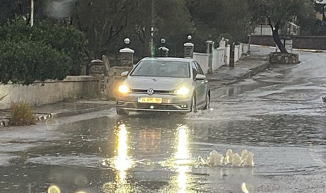 Ayvalık'ta yağış gün boyu etkili oldu