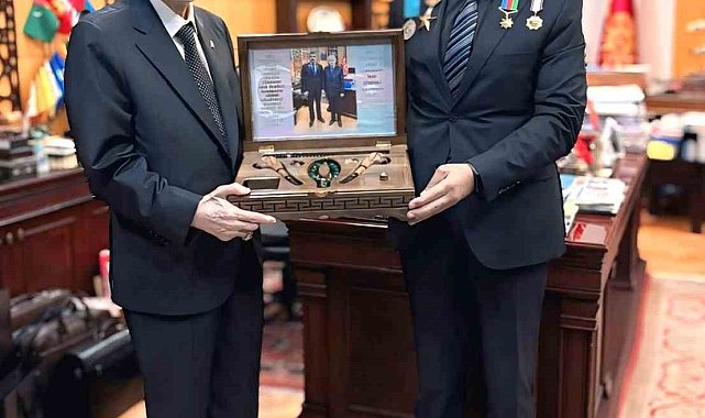 Azerbaycan Milli Kahramanı Hüseynli'den Türkçülük mesajı