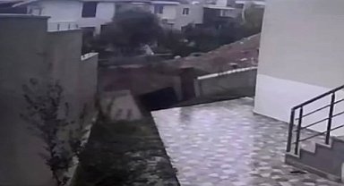 Bahçe duvarı yıkıldı, o anları güvenlik kamerası kaydetti