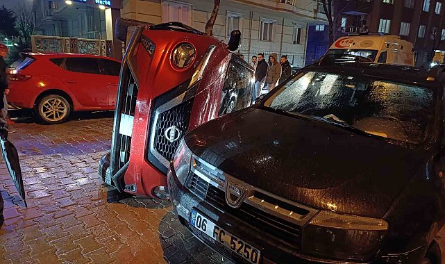 Bahçelievler'de önüne kedi çıkan sürücü iki araca çarptı