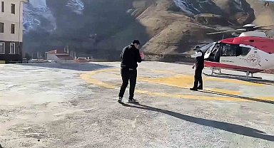 Bahçesaray'da ambulans helikopter sarılık olan bebek için havalandı