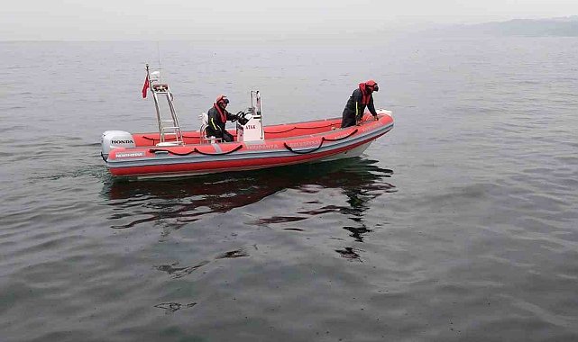 Balık tutarken denize düşen adamı dalgıçlar arıyor