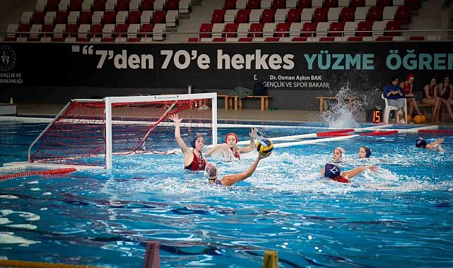 Balıkesir'de Kadınlar Türkiye Sutopu Şampiyonası heyecanı başladı