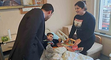 Başhekim Akkaya'dan çocuklara yılbaşı sürprizi