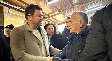 Başkan Aydın Bursa'da mahalleleri adım adım geziyor