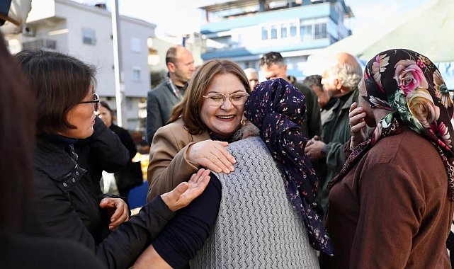 Başkan Gençay, pazarda vatandaşlarla buluştu