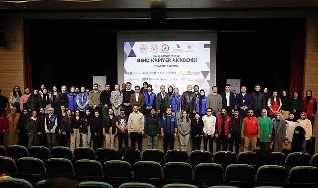 Başkan Özlü'den gençlere "Ne olursanız olun, en iyisi olun"