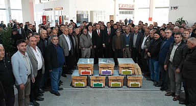 Başkan Zeyrek: "Manisa genelinde 2 bin kovanı üreticilerimize ulaştıracağız"