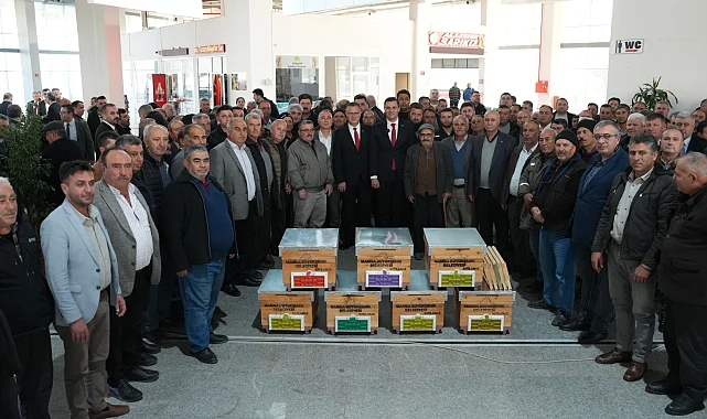 Başkan Zeyrek: "Manisa genelinde 2 bin kovanı üreticilerimize ulaştıracağız"