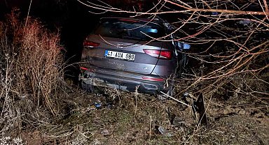 Batman'da otomobil şarampole yuvarlandı