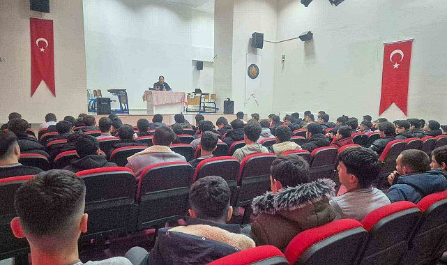 Bayburt emniyeti öğretmenleri ve öğrencileri bilgilendirmeye devam ediyor