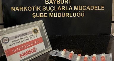 Bayburt'ta 6 adet sentetik hap ele geçirildi