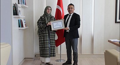 Bayburt'ta emekliye ayrılan öğretmenlere ve personellere hizmet şeref belgesi verildi