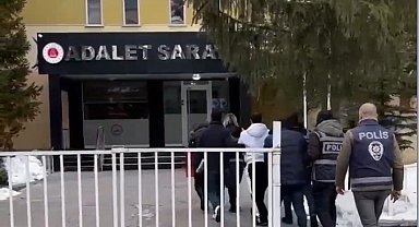 Bayburt'ta kaçak göçmenleri ülkeye sokan 4 organizatör yakalandı: 1 kişi tutuklandı