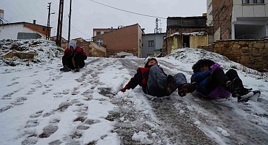 Bayburt'ta kar ve buzlanma düşmeye bağlı kırık vakalarını artırdı