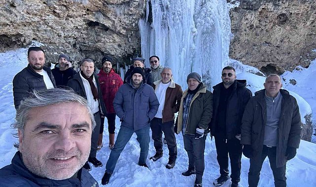 Bayburt'ta Sırakayalar Şelalesi buz tuttu