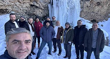Bayburt'ta Sırakayalar Şelalesi buz tuttu