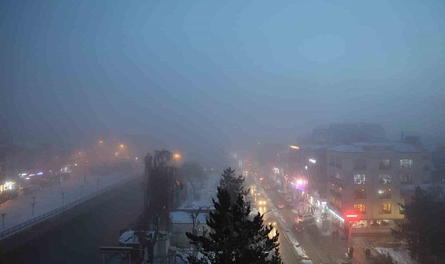 Bayburt'ta yoğun sis etkili olmaya devam ediyor