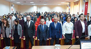 Bilecik'te "Türkiye Yüzyılı Vizyonuyla Kariyer Gelişiminde İletişim ve Dezenformasyonla Mücadele" semineri