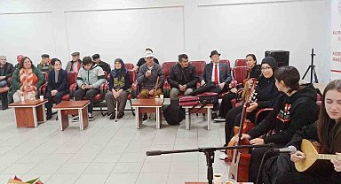 Bilecikli lise öğrencilerinden yaşlı çınarlara konser