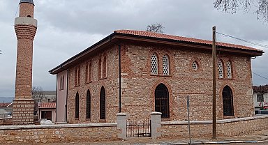 Bilecik'te Tarihi Cami'de ilk ibadet Regaip Kandili'nde