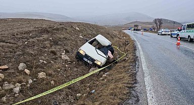 BİM'e ait kamyon ile çarpışan otomobildeki 1 kişi öldü, 1 kişi yaralandı