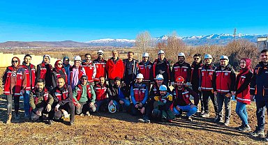 Bingöl'de gönüllülere depremde arama kurtarma eğitimi verildi